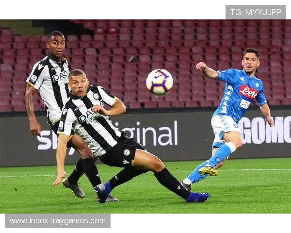 罗马2-0战胜乌迪内斯，佩莱格里尼点射曼奇尼献助攻