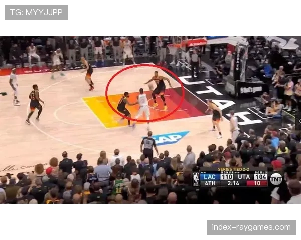 “花絮：卢顿主场比赛，球迷高唱‘我们的目标是零封’助威防守”