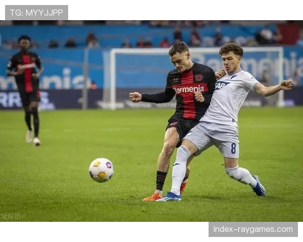 奥格斯堡2-2战平霍芬海姆，克劳德-毛里斯破门巴祖马纳-杜尔扳平